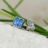 Piercing nez droit 0,8mm 83 - Carré strass bleu-clair