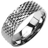 Bague en titane 47 - Taillée en multiples losanges
