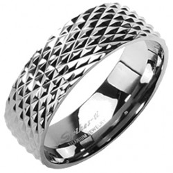 Bague en titane 47 - Taillée en multiples losanges