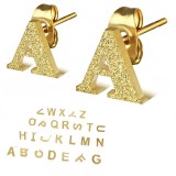 Clou pour oreille en acier lettre gold ip A