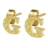 Clou pour oreille en acier lettre gold ip A