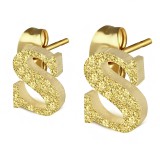 Clou pour oreille en acier lettre gold ip A