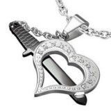 Pendentif coeur et dague noire (20)