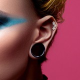 Piercing micro-labret 77 - Trois fleurs jaunes