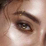 Piercing arcade 32 - Croix grise avec strass