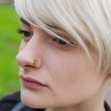 Piercing nez droit 0,8mm 88 - Salamandre jaune courbe