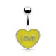 Piercing nombril cœur 72 - Peint en jaune avec le mot LOVE