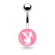 Piercing nombril logo Playboy tête de lapin blanche sur fond rose
