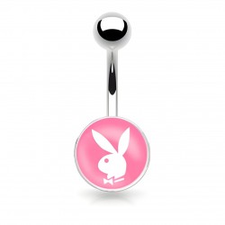 Piercing nombril logo Playboy tête de lapin blanche sur fond rose
