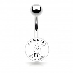 Piercing nombril logo Playboy tête de lapin bunnies sur fond blanc