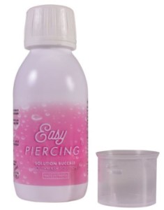 Faire un piercing labret vertical