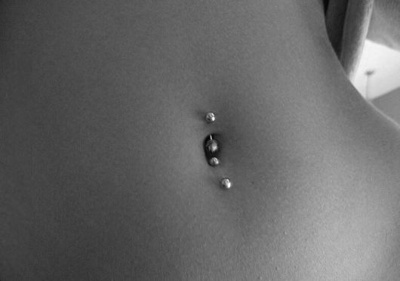 Double piercing nombril