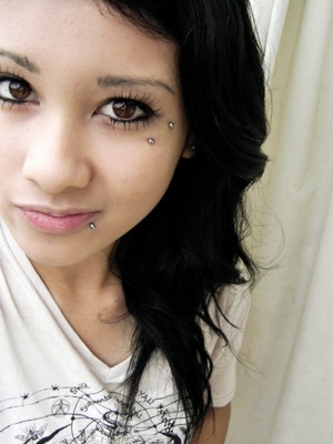  Piercing anti-arcade et labret décalé 