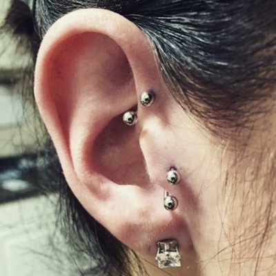  Piercing anti-hélix, tragus et lobe 