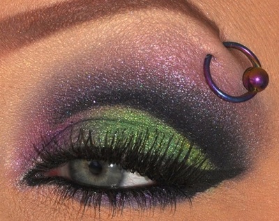  Piercing arcade avec un anneau plaqué titane rainbow 