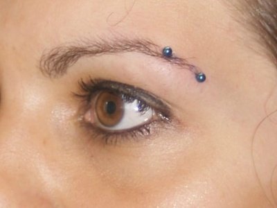  Piercing arcade horizontal plaqué titane 