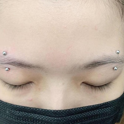  Piercing pour arcade sur sourcil gauche et droite