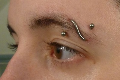  Spirale en acier sur piercing arcade décalé