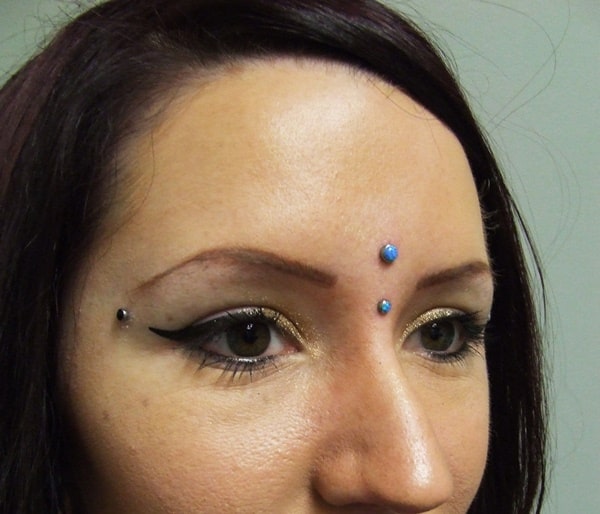 Piercing bridge vertical et microdermal 