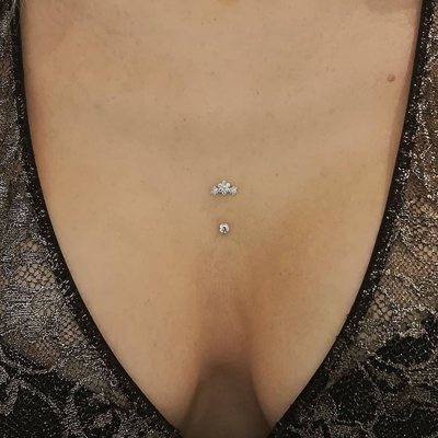  Piercing cleavage / sternum original 