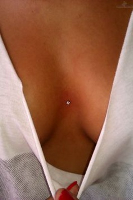  Piercing cleavage / sternum simple strass 