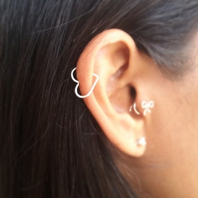  Piercing hélix avec un cœur en acier 316L gris