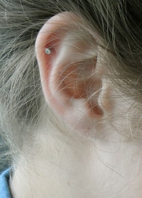  > Barbell simple avec un cristal transparent à l’hélix 
