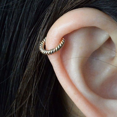 piercing oreille hélix