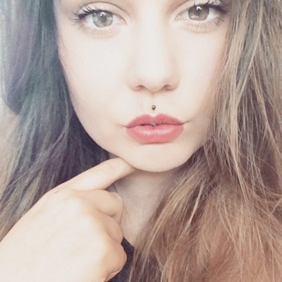  Piercing jestrum sur femme 