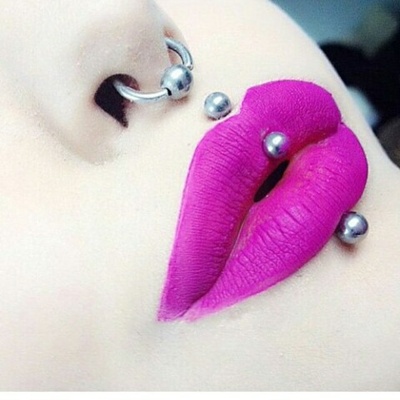  Piercing jestrum et septum en gros plan 