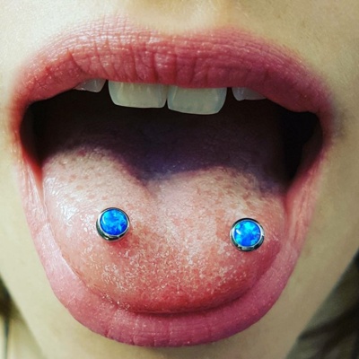  Piercing langue venom avec deux bijoux de style opale bleu 
