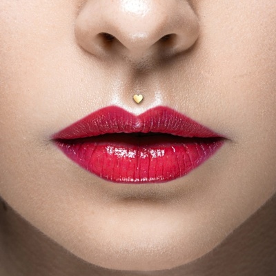  Piercing médusa en or jaune en forme de cœur 