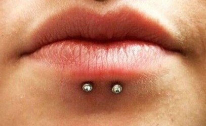Le piercing lèvre dolphin bites