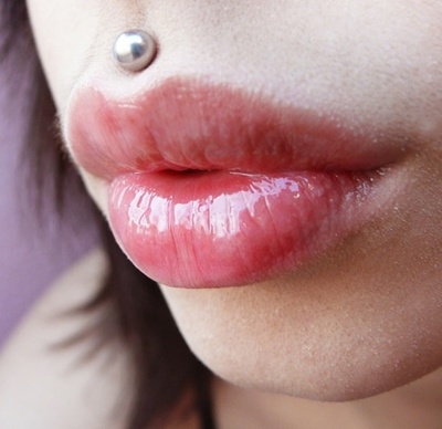  Piercing medusa simple avec une bille en acier grise 