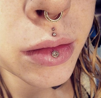  Double piercing medusa, septum et labret vertical 