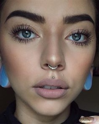  Piercing medusa et anneau avec des strass au septum