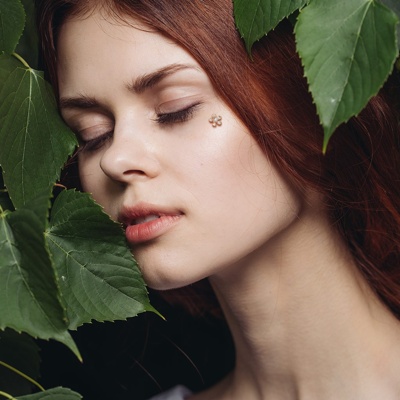  Piercing microdermal rose en forme de fleur 