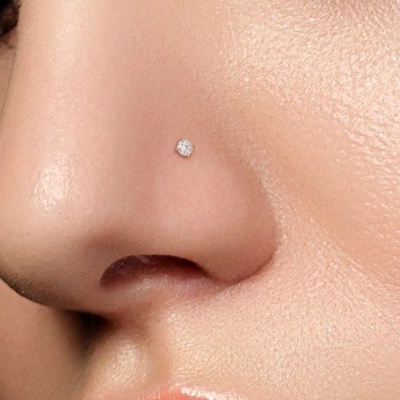 Le piercing du nez, de la narine