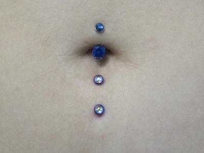 Piercing nombril surface vertical