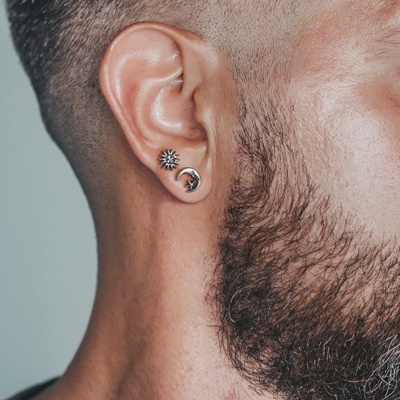  Deux piercings du lobe lune et étoile 