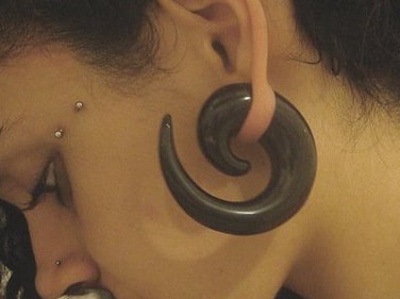  Piercing spirale de grande taille en corne 