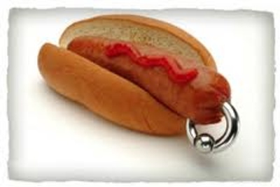  Le hot-dog version prince Albert avec ketchup ! 