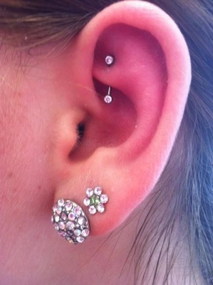  Piercing rook avec une banane en acier chirurgical grise 