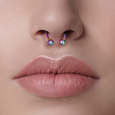  > Piercing septum fer à cheval PVD rainbow avec deux boules 