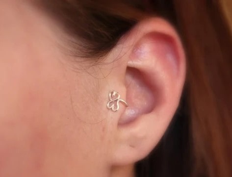 Le piercing tragus B