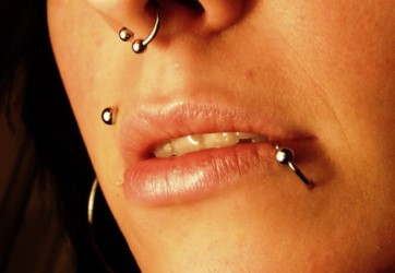 Les piercings du contour des lèvres