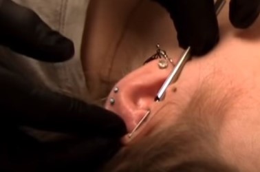 Se faire percer unpiercing daith