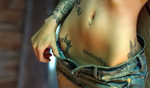 piercing nombril inversé