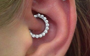 Le piercing daith - styles & conseils