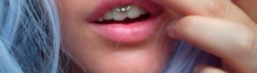 Le piercing smiley / du frein labial